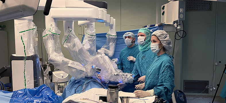 Первая трансплантация почки на роботе da Vinci Xi